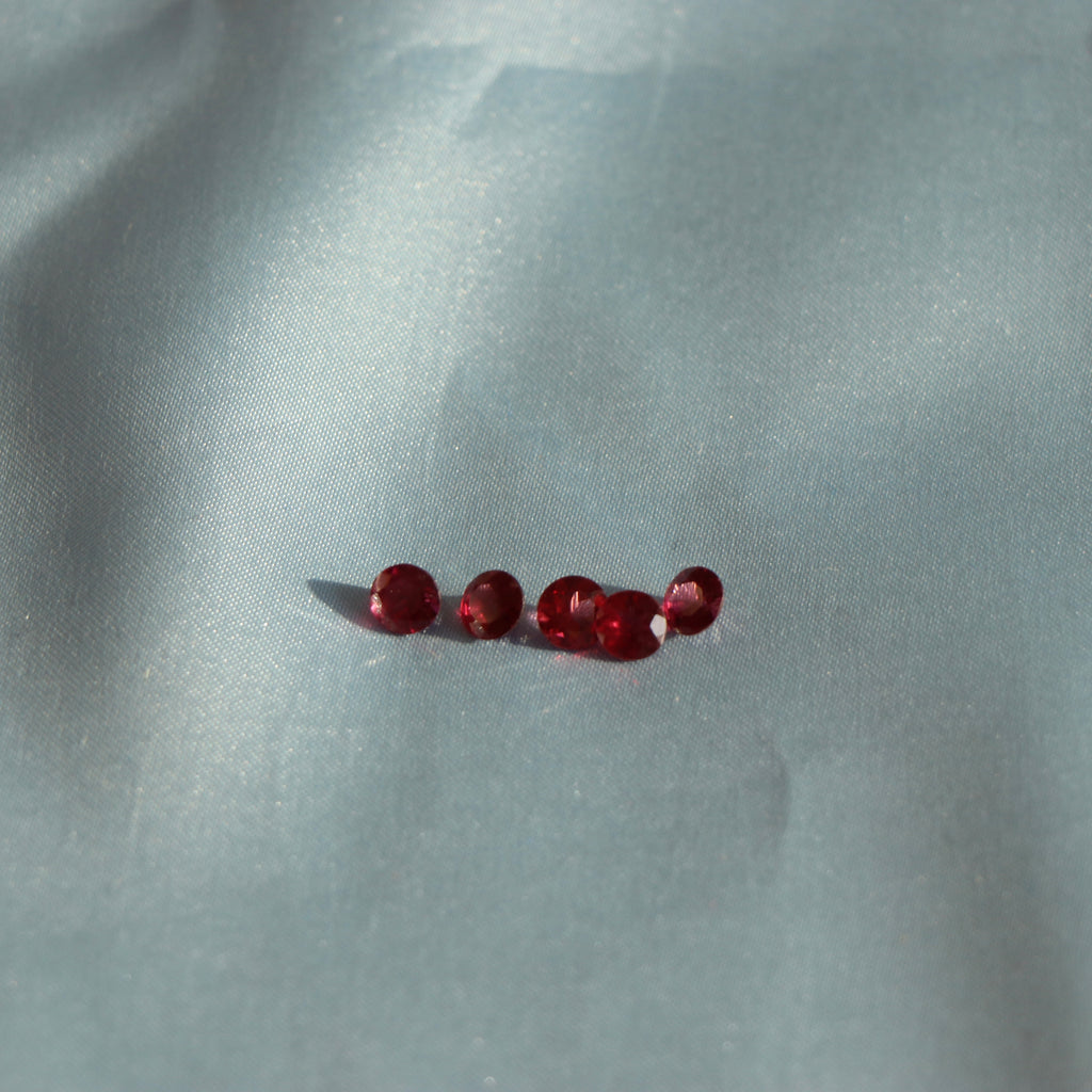 0.7-0.8 ct. Natural Round Rhodolite Garnet