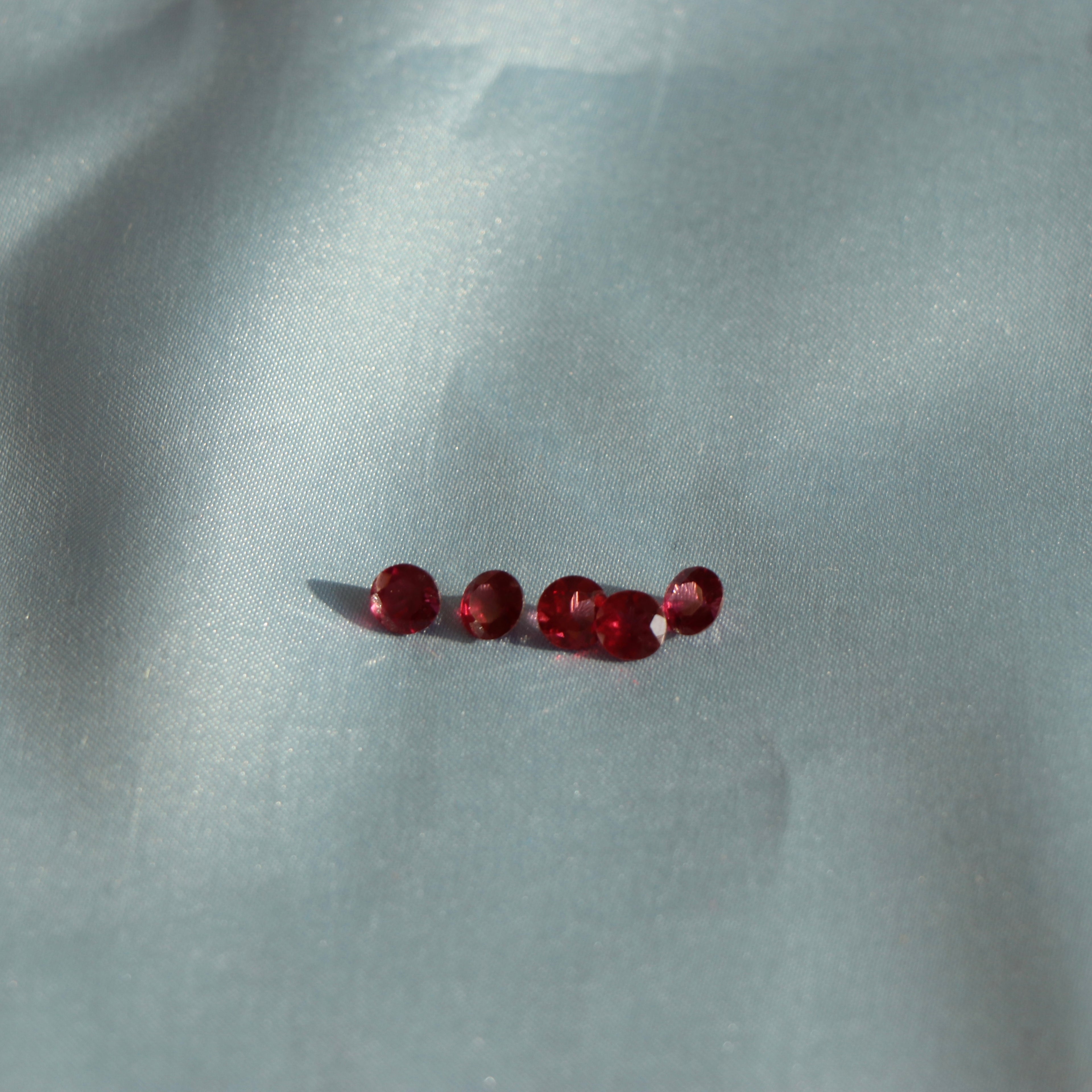 0.7-0.8 ct. Natural Round Rhodolite Garnet