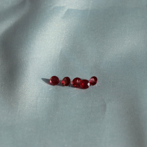 0.7-0.8 ct. Natural Round Rhodolite Garnet