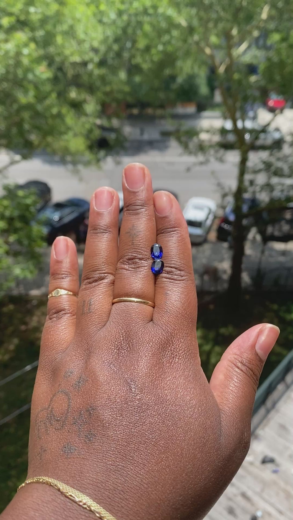 Oval Cut Lab-Grown Blue Sapphire